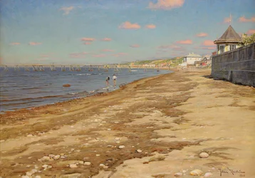 Strand mit badenden Jungen